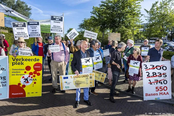 mob begint rechtszaak over illegaal vliegveld maastricht