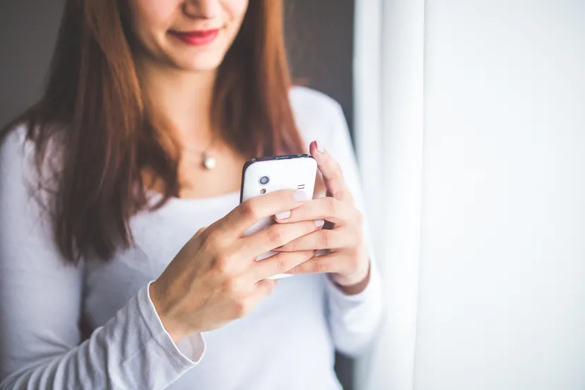 mobiel meisje hq pexels publiek domein