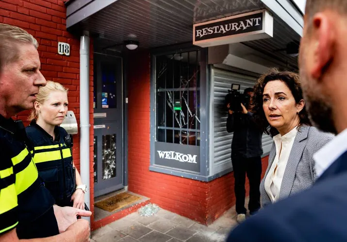 mobiele politiepost in johan huizingalaan