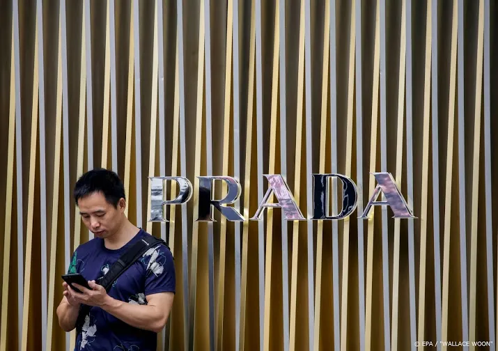 modehuis prada gaat in zee met belgische topontwerper