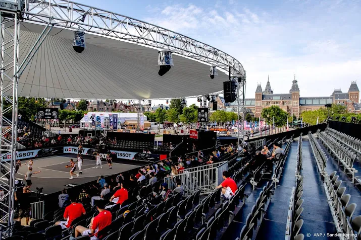 modern basketbal gedijt op historische grond