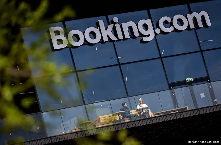 moeder booking com verwacht forse boete van spaanse toezichthouder