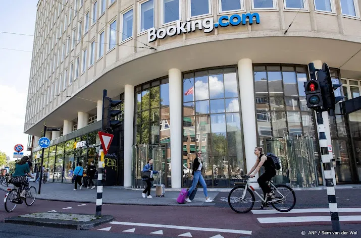 moeder booking com ziet winst in derde kwartaal verdubbelen