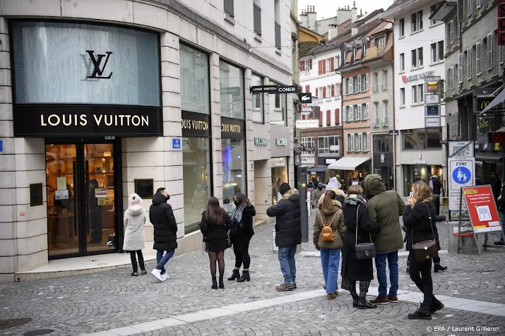 moederbedrijf louis vuitton breekt records door mode en juwelen