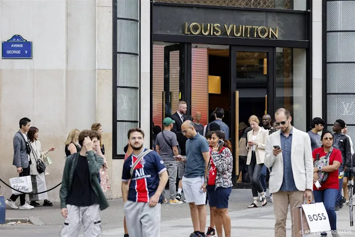 moederbedrijf louis vuitton ziet winst met 30 procent stijgen