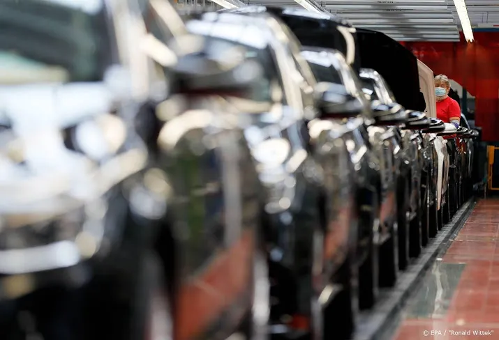 moederbedrijf mercedes benz gaat tot 20 000 banen schrappen