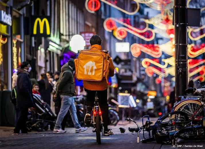 moederbedrijf thuisbezorgd onderuit in licht lagere aex