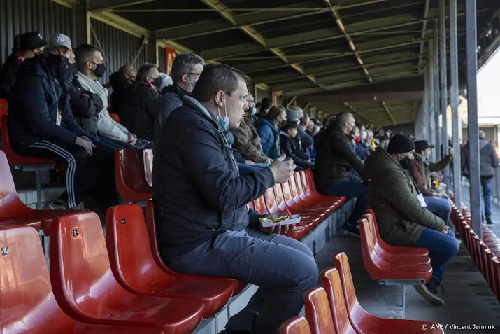 mogelijk 1 coronabesmetting tijdens fieldlab voetbalwedstrijd