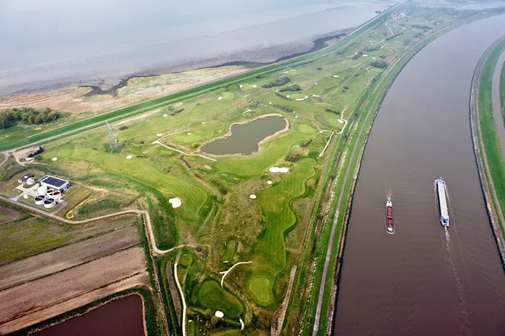 mogelijk giftige stof gelekt in terneuzen