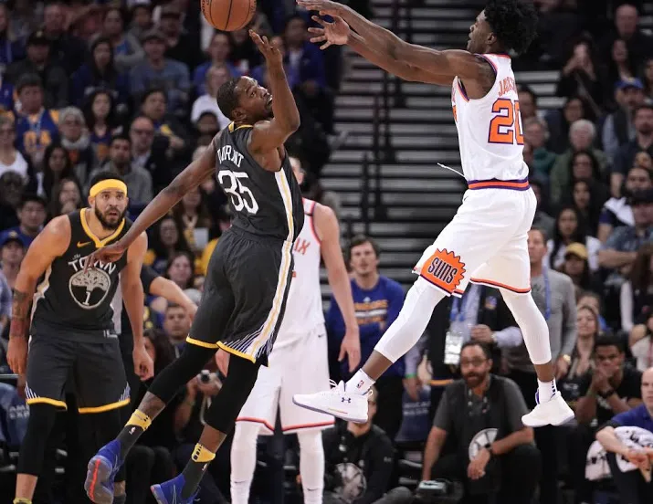 monsterzege voor warriors op phoenix suns
