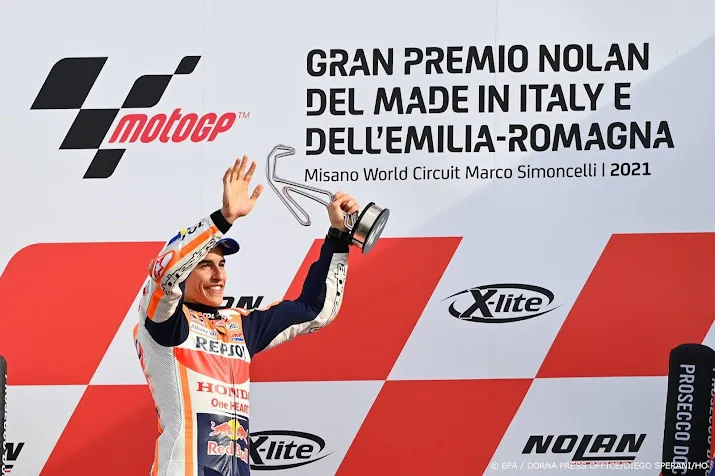 motogp rijder marquez blijft onder behandeling oogarts
