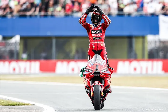 motorcoureur bagnaia wint tt van assen voor derde jaar op rij