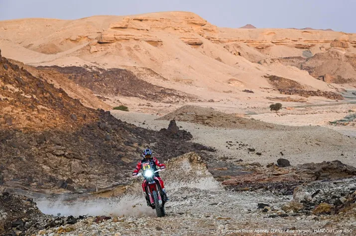 motorcoureur barreda boekt 27e zege in dakar rally