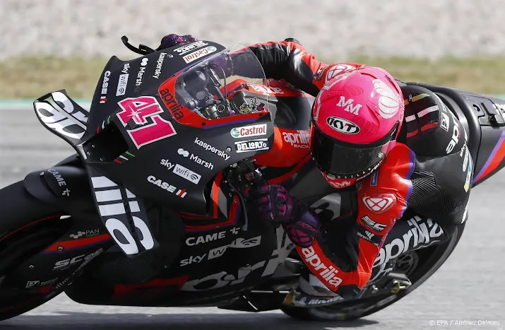motorcoureur espargaro pakt poleposition in barcelona