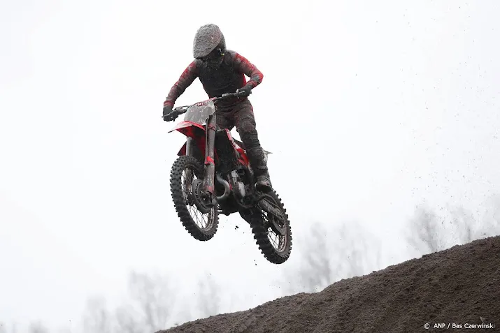 motorcrosser coldenhoff vierde in gp letland weer zege gajser