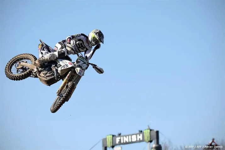 motorcrosser de wolf verstevigt leiding in mx2 klasse