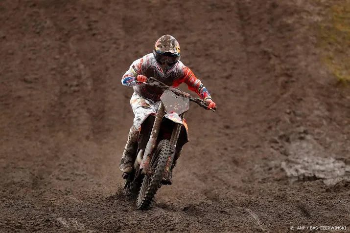 motorcrosser herlings wint eerste manche mxgp in oss