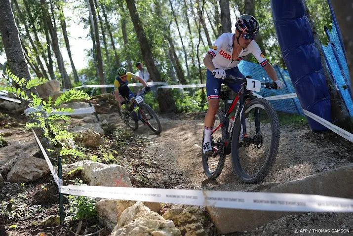 mountainbiker schurter wint wereldbeker voor negende keer