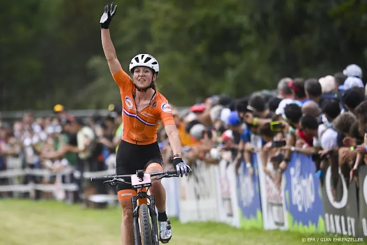 mountainbikester terpstra wint wereldbekerwedstrijd in andorra