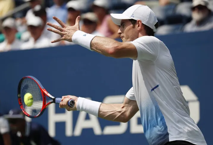murray knokt zich door eerste ronde