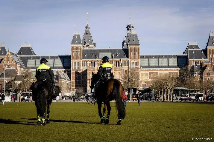 museumplein in amsterdam krijgt cameratoezicht vanwege rellen