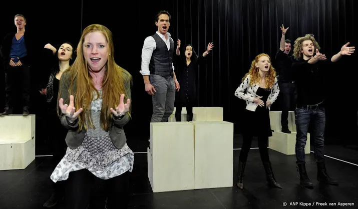 musical spring awakening komt terug veel rollen voor jong talent