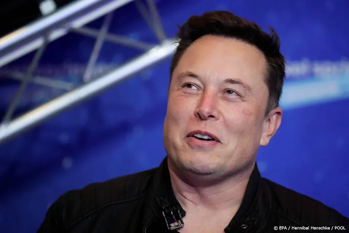 musk vraagt zich af of twitter stervende is