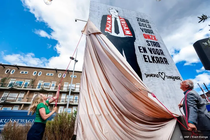 muurtekst eberhard van der laan onthuld