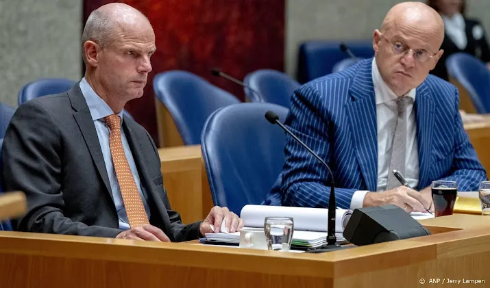 na dag uitstel praat horecakoepel met grapperhaus en blok