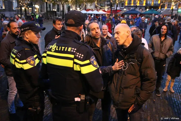 na demo aangehouden drietal mag 10 dagen den haag niet in