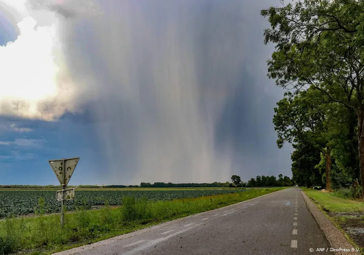 na droogte op meerdere plekken kans op gladheid door onweersbuien