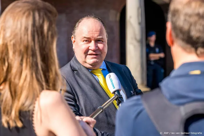 na vertrek van krol wil oud fvder otten door met nieuw boegbeeld