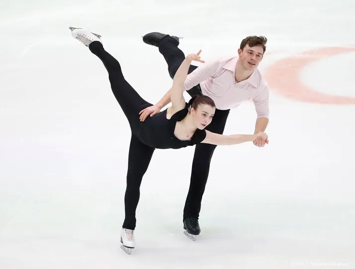 naast wories ook duo danilova tsiba naar wk kunstrijden