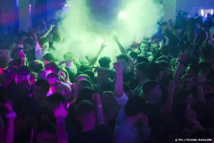 nachtclubs vooralsnog laconiek over niet handhaven politie