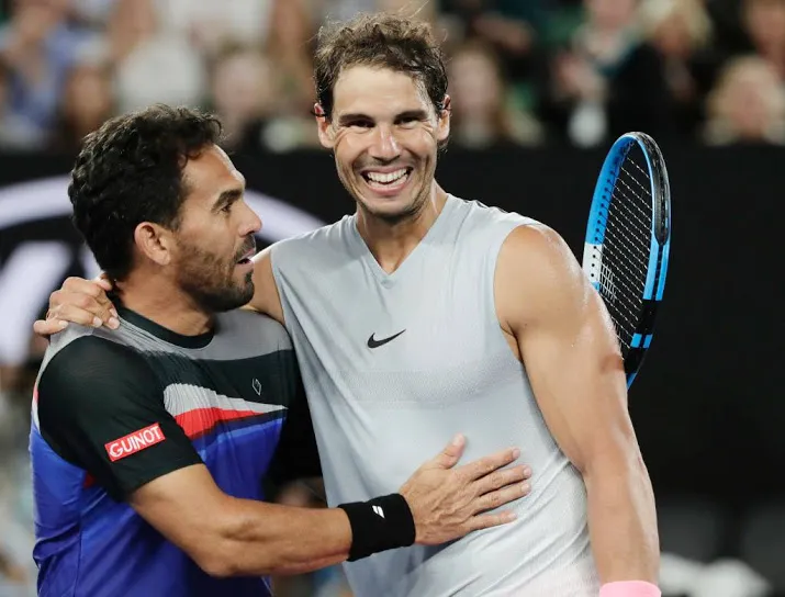 nadal klaart eerste klus eenvoudig