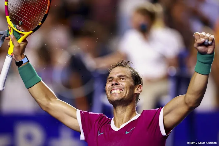 nadal verslaat medvedev opnieuw en blijft ongeslagen in 2022