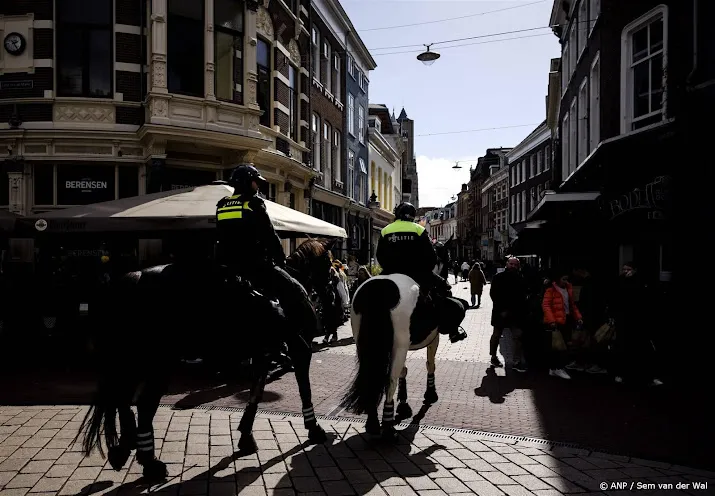 nadrukkelijk aanwezige politie voorkomt onrust in centrum arnhem