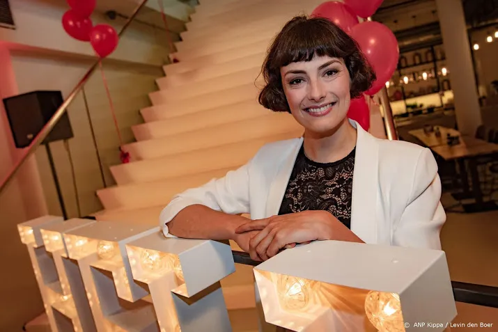 nandi van beurden wint op zoek naar maria