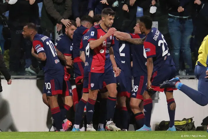 napoli verspeelt punten bij cagliari