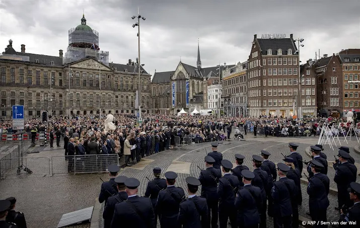 nationale herdenking op dam verloopt rustig