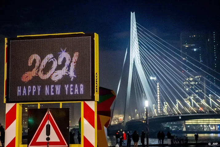 nationale vuurwerk in rotterdam afgelast vanwege slecht weer
