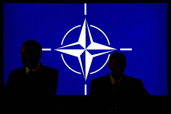 navo rusland moet stoppen met cyberaanvallen