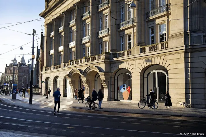 nazorgbus op leidseplein na gijzeling in apple store