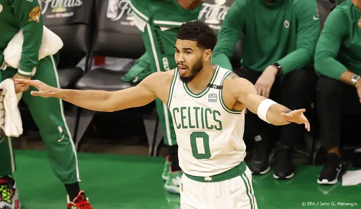 nba koploper celtics klopt concurrenten van bucks tijdens kerst