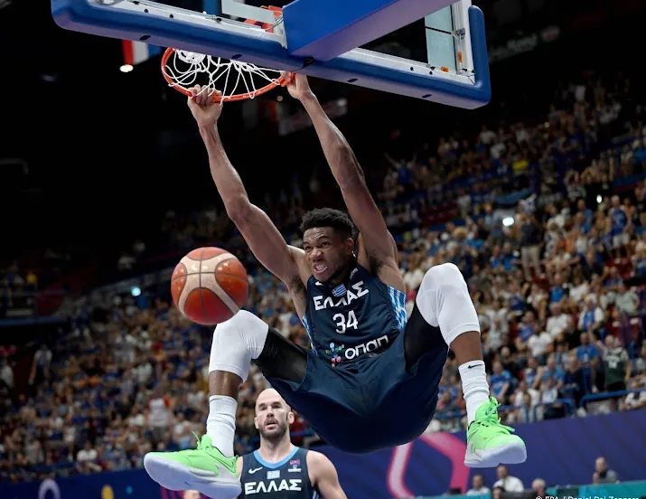 nba ster antetokounmpo scoort er weer op los