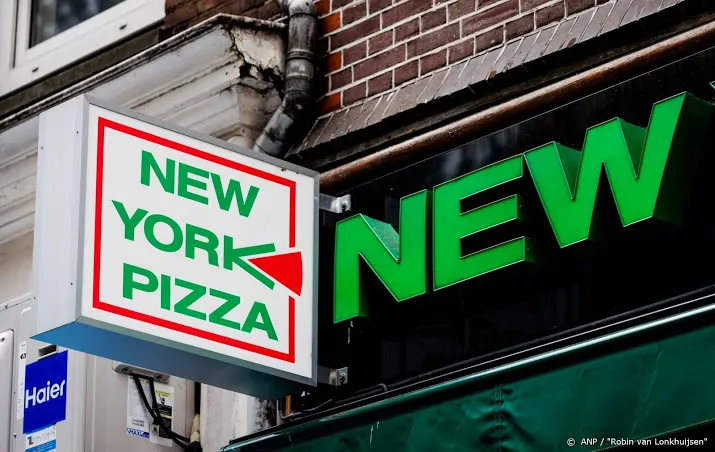 nederland krijgt in de zomer eerste autoloket voor pizza
