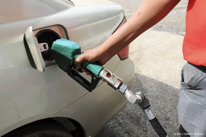 nederland ondanks daling olieprijzen nog niet van dure benzine af