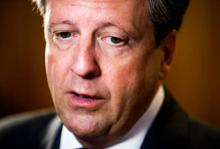 nederland op vingers getikt om flat pechtold