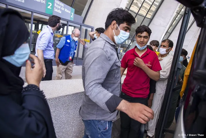 nederland roept mensen op niet meer naar luchthaven kabul te gaan
