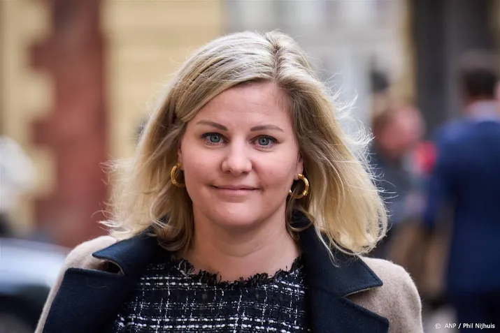 nederland stuurt boten pompen en reddingsvesten naar oekraine